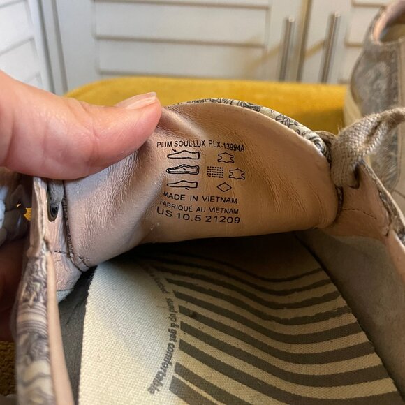 Taos Plim Soul Lux Women's Leather Sneakers in Gray Paisley - Picture 3 of 6